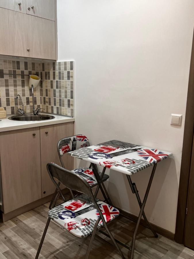 Small Budget Diamond Apartment In Agias Sofias. เทสซาโลนิกิ ภายนอก รูปภาพ